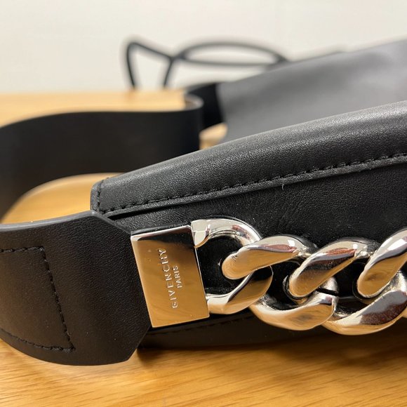 Black Leather Shoulder Bag - Givenchy *Replica* - Picture 3 of 8